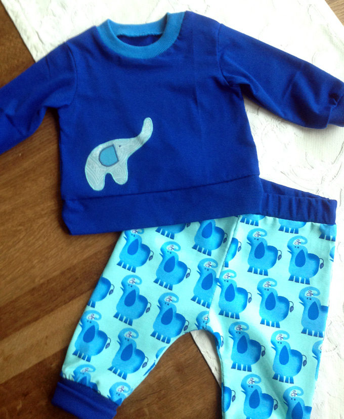 Babyhose mit Elefantenstoff von Hilco - blaues Shirt mit Applikation